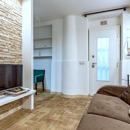 Lovely Apartment Ground Floor Colosseo Wi-Fi Ac Roma Dış mekan fotoğraf
