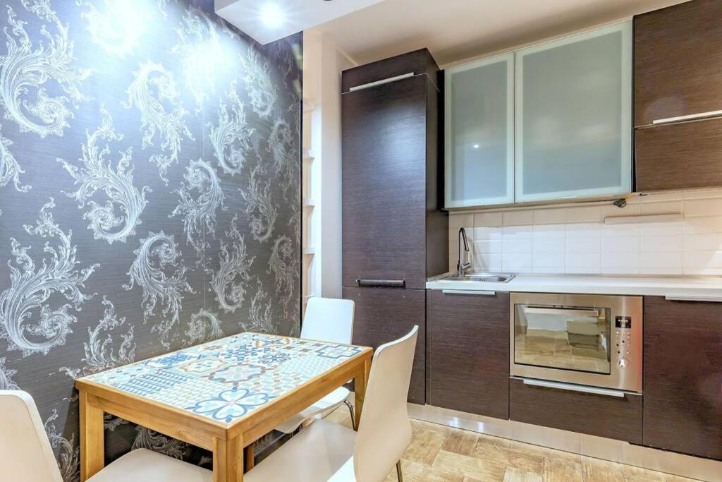 Lovely Apartment Ground Floor Colosseo Wi-Fi Ac Roma Dış mekan fotoğraf